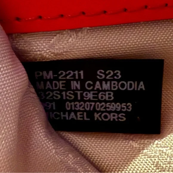 Michael Kors Dark Pink nd White Tri-Fold Wallet - Picture 17 of 17